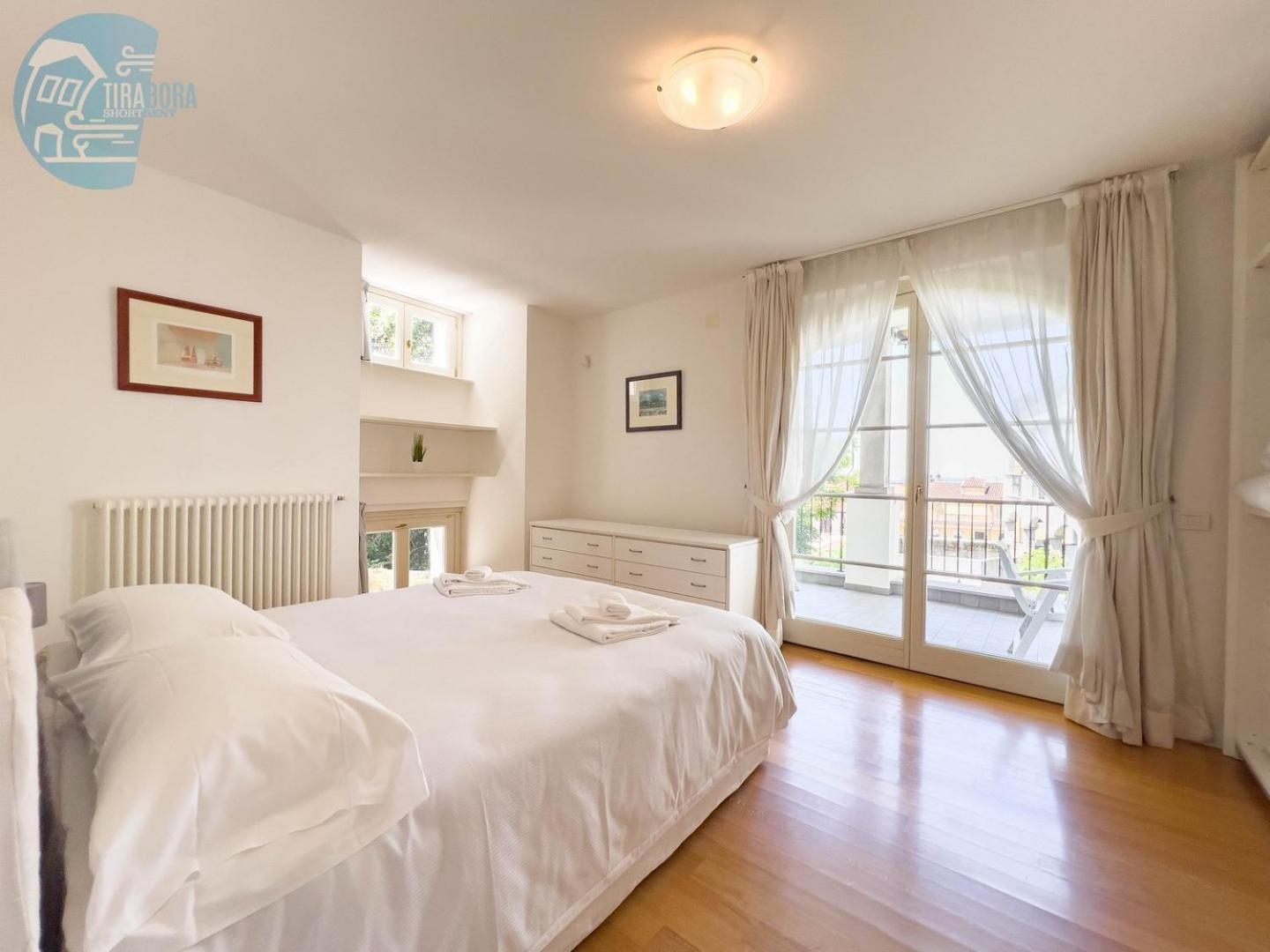 Apartament Cattedrale 5 Tirabora Short Rent Triest Zewnętrze zdjęcie