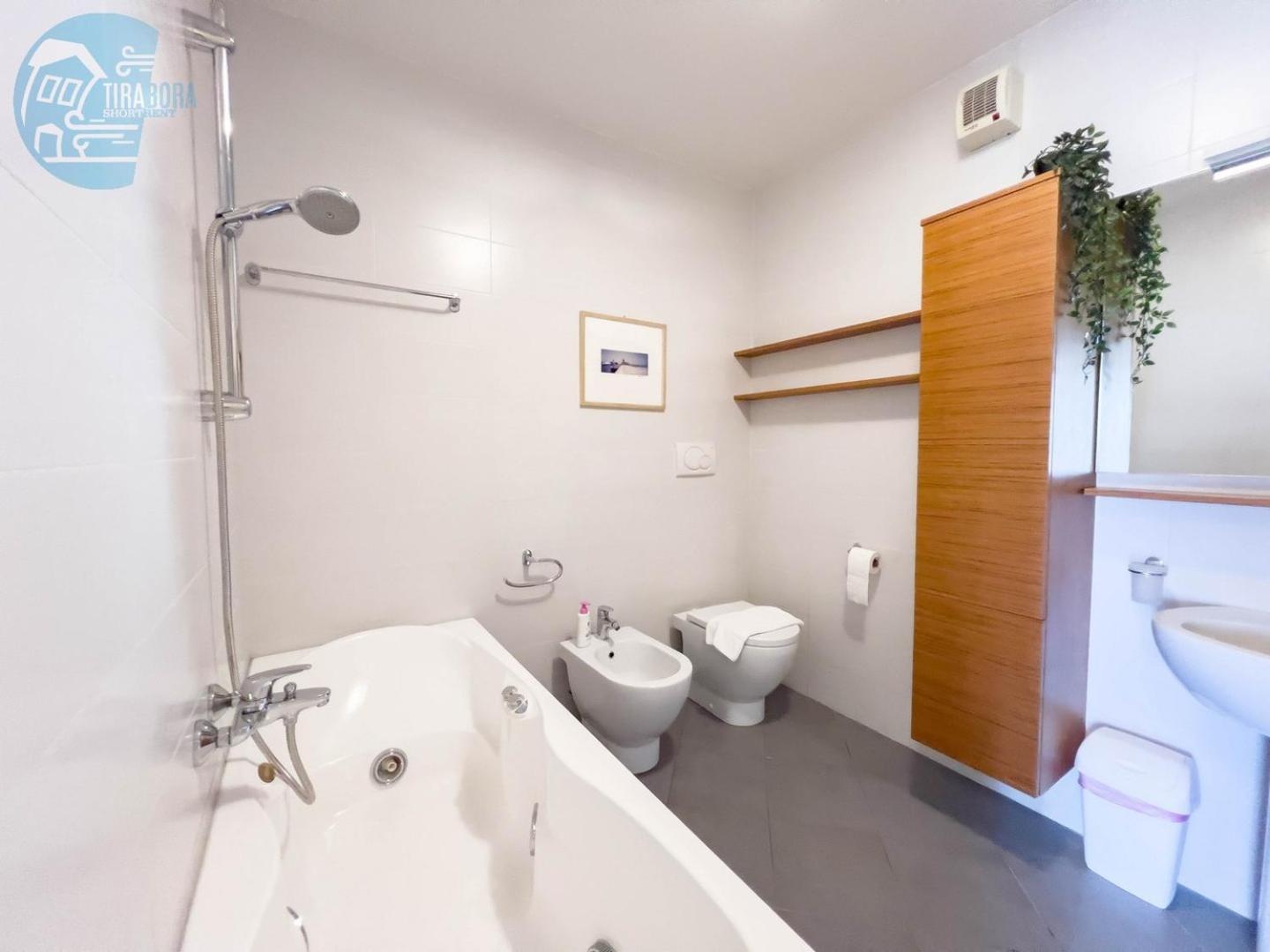 Apartament Cattedrale 5 Tirabora Short Rent Triest Zewnętrze zdjęcie