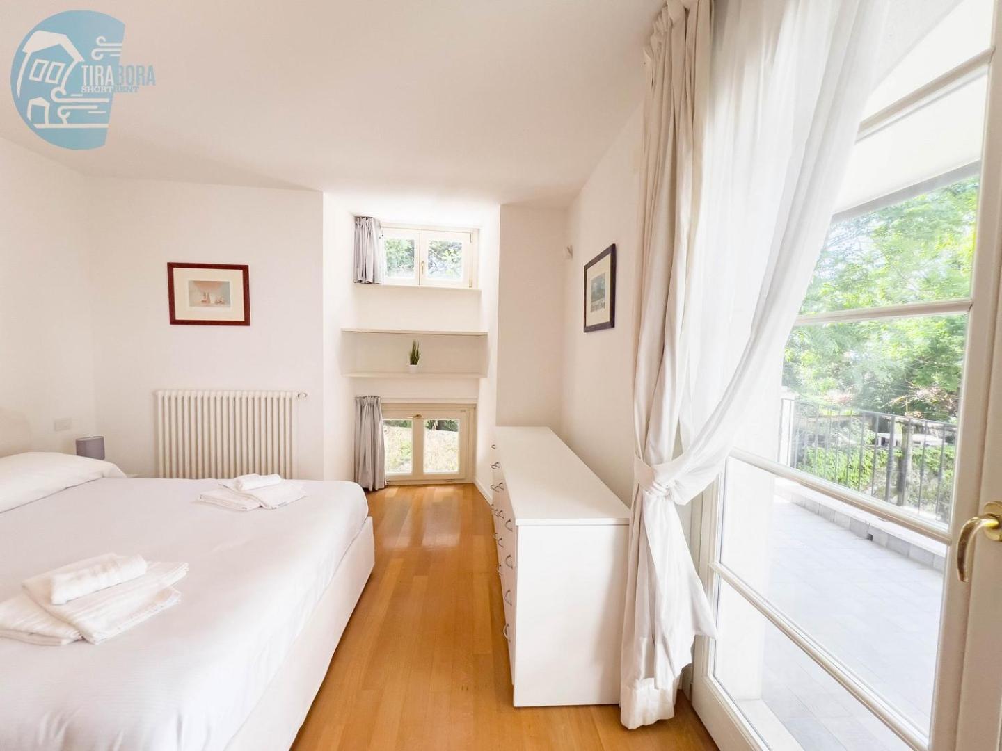 Apartament Cattedrale 5 Tirabora Short Rent Triest Zewnętrze zdjęcie