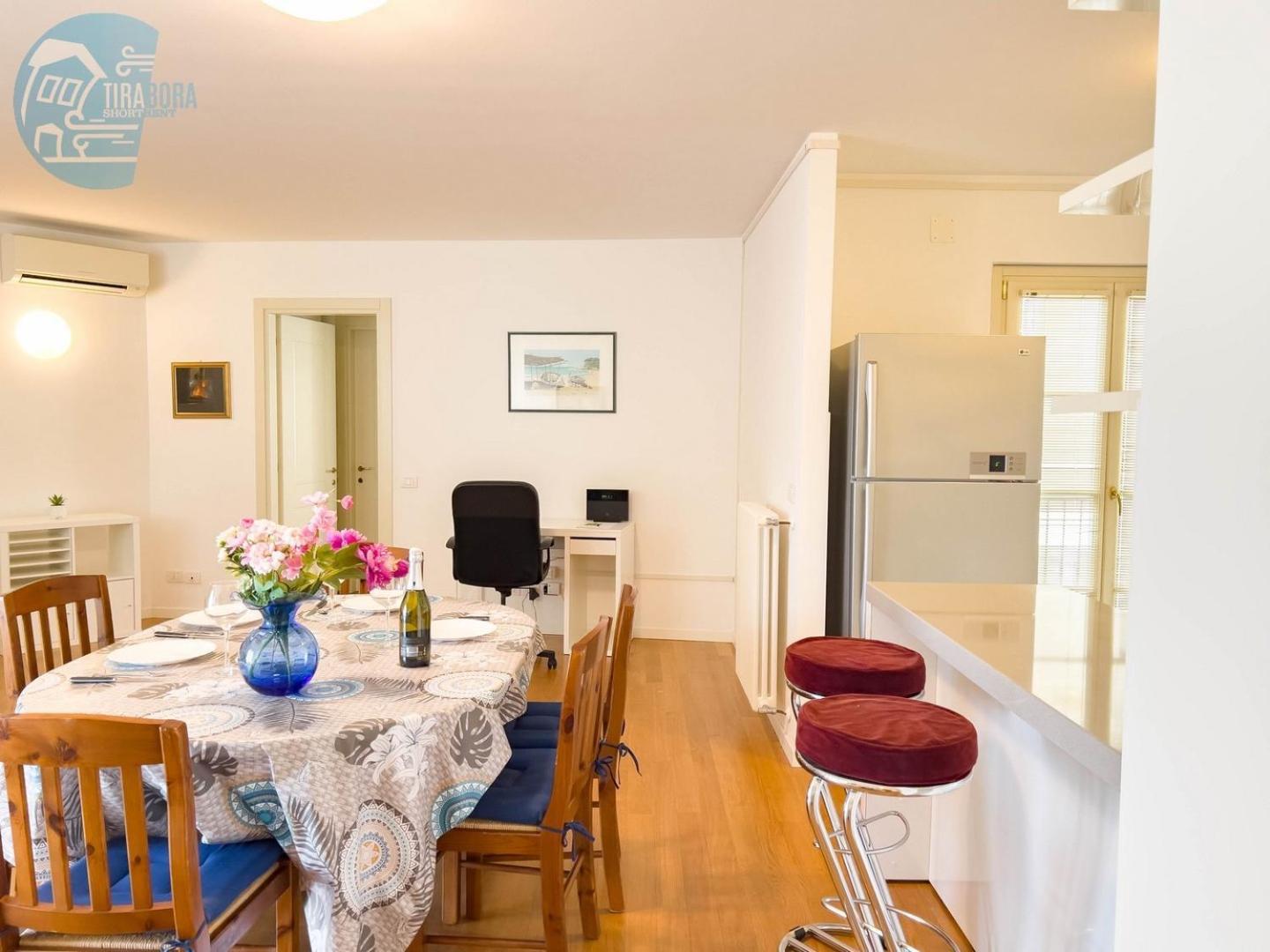 Apartament Cattedrale 5 Tirabora Short Rent Triest Zewnętrze zdjęcie