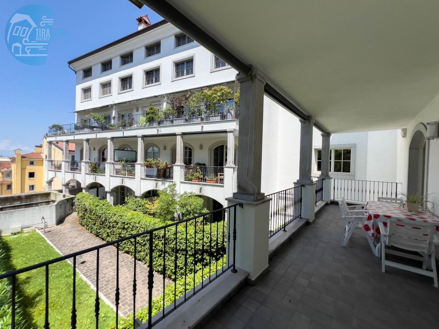 Apartament Cattedrale 5 Tirabora Short Rent Triest Zewnętrze zdjęcie