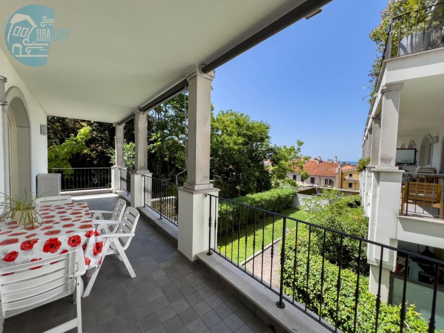 Apartament Cattedrale 5 Tirabora Short Rent Triest Zewnętrze zdjęcie